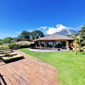 Cozy Villa La Casa del Volcán en La Reunion Antigua Guatemala